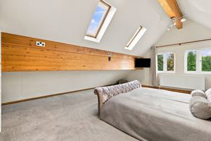 LAKESIDE LODGE- click for photo gallery